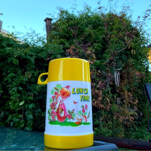 Retro Lunch Time Thermos Girl w/ Goose Yellow Lid - Picture 1 of 7
